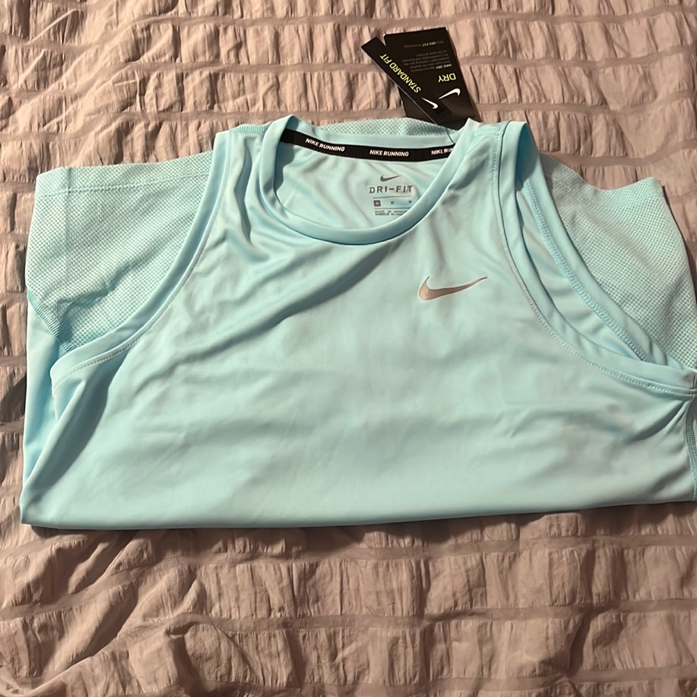 nike tank!!